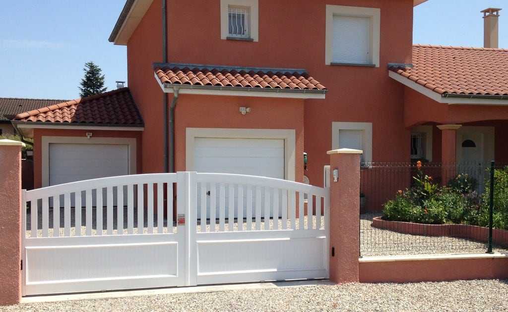 Portail PVC Sothoferm Aspé motorisable