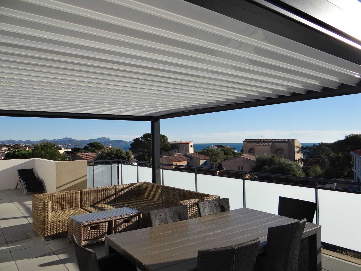 Pergola Marquises OPEN sur terrasse